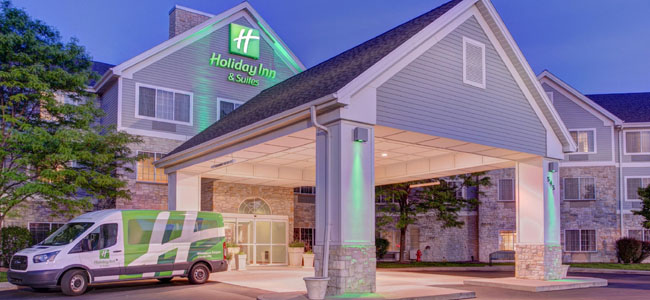 Holiday Inn and Suites Airport to Milwaukee International Airport Car Service