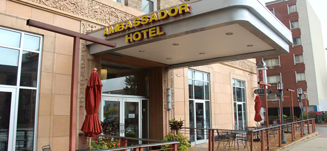 Ambassador Hotel to Milwaukee International Airport Car Service