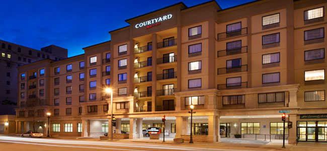 Courtyard by Marriott Downtown to Milwaukee International Airport Car Service